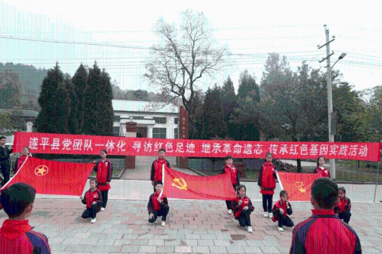 改良版吊带小黑裙，大秀S型身材曲线，这样的性感穿搭适合微胖小姐姐吗？游戏画面