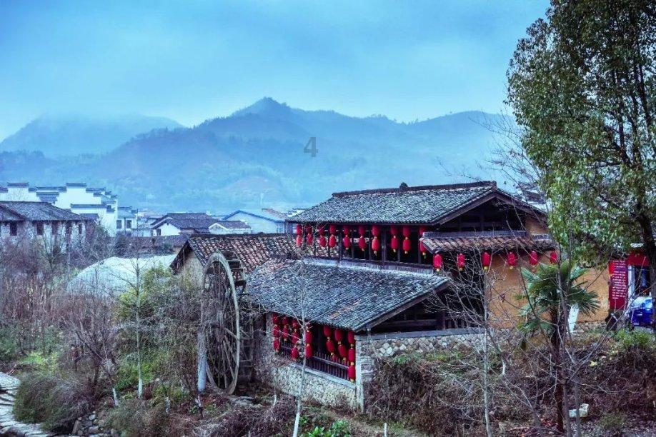 笑脸球的冒险之旅